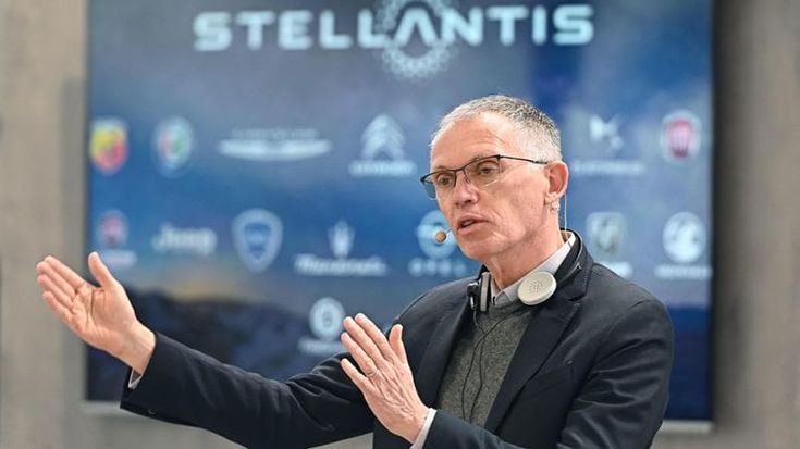 Tavares risponde a Parigi: “Produzioni dove conviene”