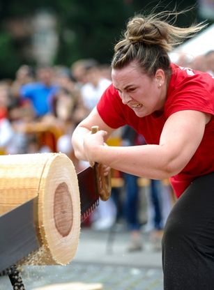 Pamplona, la sfida delle donne taglialegna