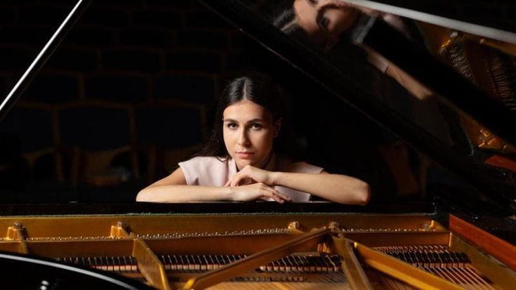 Alexandra Dovgan, talento del piano per il via della Sinfonica