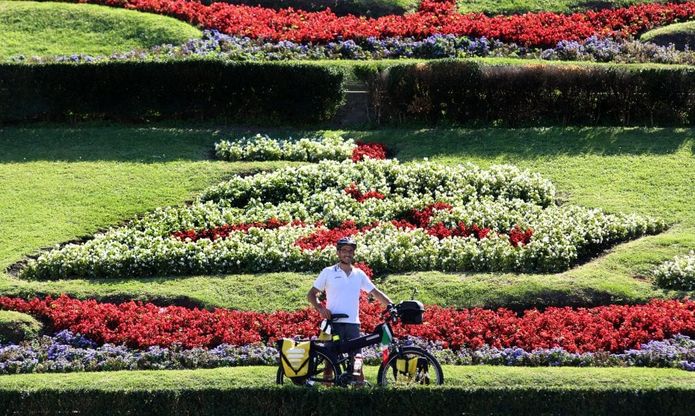 In viaggio in bicicletta da Genova a Teheran sulla via della Seta