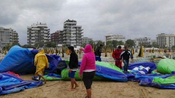 Nubifragio nel Riminese, spazzato via il parco acquatico