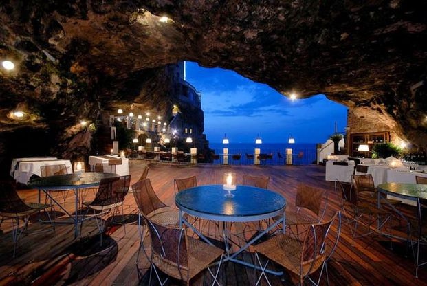 Esperienza mozzafiato: i 15 ristoranti con vista mare più belli al mondo