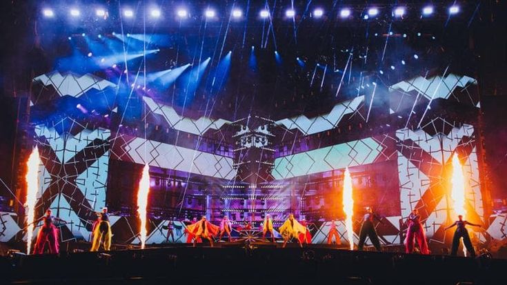 X Factor incorona Rob, notte di stelle a Napoli: Pausini, Derulo e 16 mila in piazza per lo show