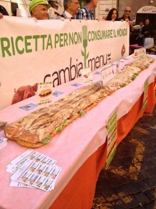 Campo de' Fiori, panino vegan extralarge<br />"Sapori senza il sacrificio di animali"<br />&nbsp;