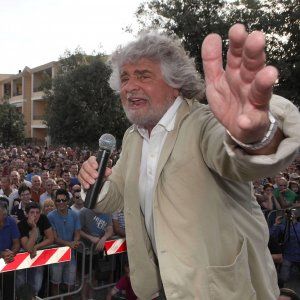 Unioni civili, Grillo: "Libertà di coscienza". L'ira della base. Portavoce M5s: "Patetico" 