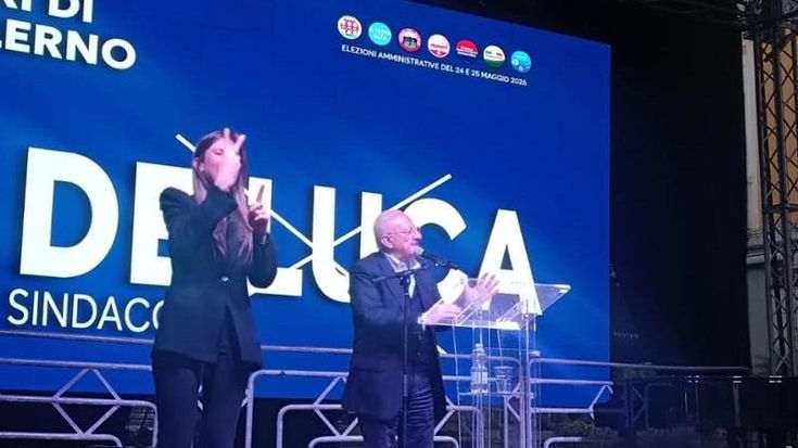 Salerno, De Luca-show in piazza: “Ultima occasione per la città”