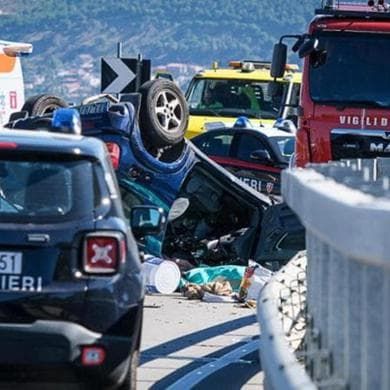 Incidenti, nel 2023 sono stati 456 al giorno. Calano le vittime, ma aumentano i ciclisti e i monopattini coinvolti