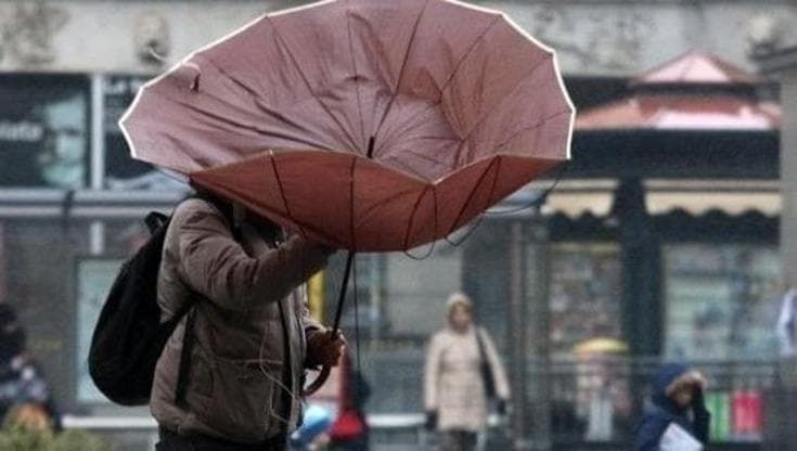 Nuova allerta meteo gialla in Puglia: venti forti oltre 50 km/h. La primavera deve ancora attendere