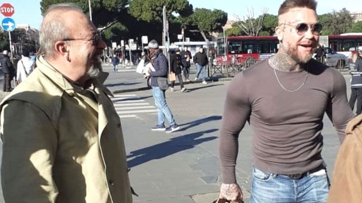 Vauro e il Brasiliano in manette. Il vignettista: “Si era disintossicato, abbiamo fallito entrambi”
