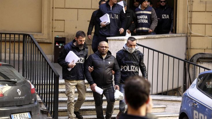 Nel fortino a lutto degli Spada: la mafia di Ostia senza più un re
