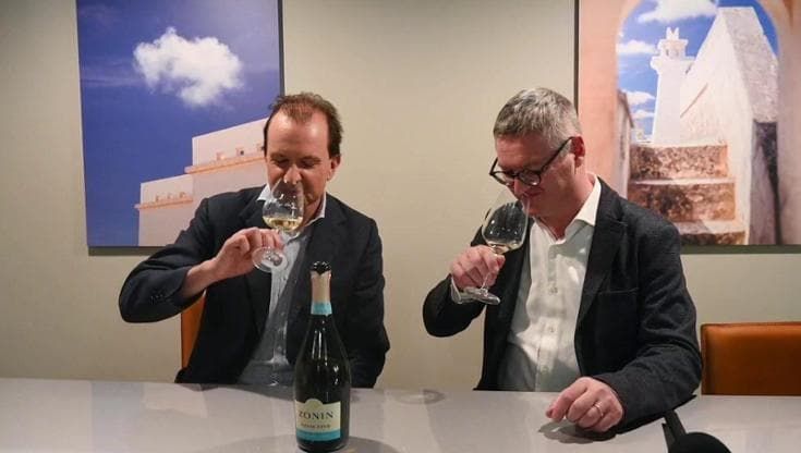 Vinitaly, abbiamo assaggiato le bollicine dealcolate: l'acidità è interessante