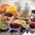 La colazione degli italiani: in casa con caffè, latte e biscotti