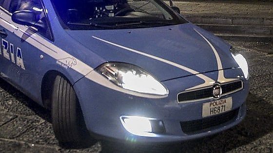 Bari, tentò di rubare un'auto e picchiò il proprietario che lo aveva scoperto: arrestato