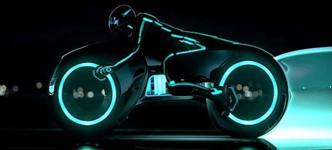 Fotoconfronto moto BMW - moto Tron Legacy
