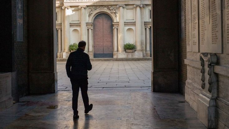 Per sentirci sicuri vivremo tutti nelle città private