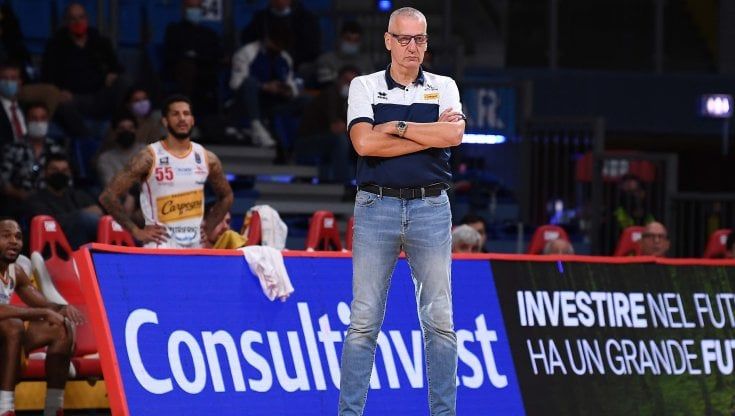 Basket, Aza Petrovic si dimette dalla guida di Pesaro