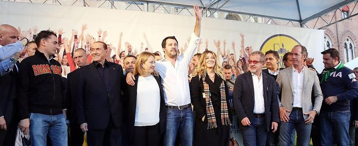A Bologna il raduno del centrodestra, Berlusconi: "Con Matteo, Giorgia e Silvio vinceremo"
