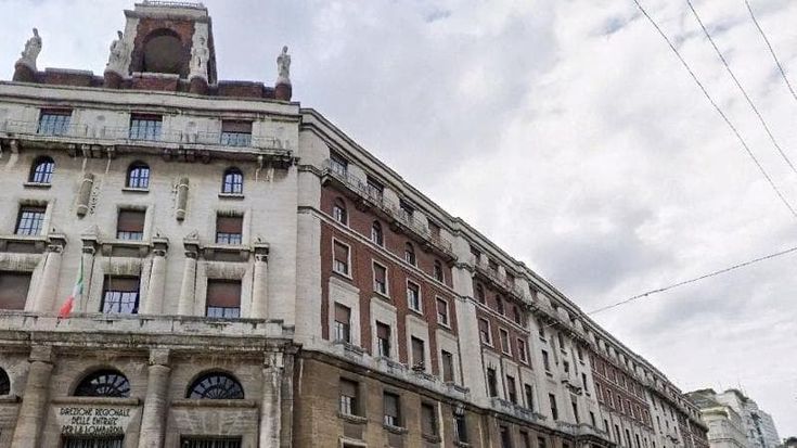 I funzionari del Fisco in agitazione per il trasferimento da via Manin al Lorenteggio (Vodafone)