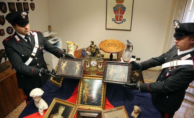 Recuperate opere per 100mila euro, <br />arrestati i ricettatori, padre e figlia