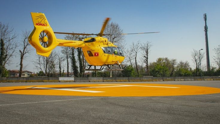 Cade sulla pista da motocross in sella alla sua 125 e batte la testa: grave 16enne nella Bergamasca