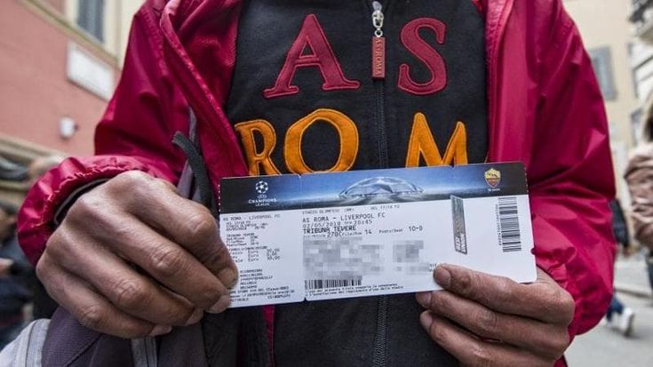 Abbonamento Champions Roma, prezzi quasi triplicati. La protesta dei tifosi: “Me ne sto a casa”