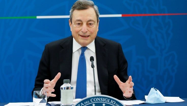 Covid, Draghi: "Dal 26 aprile torna la zona gialla. Riaprono scuole e attività all'aperto. Ma per non tornare indietro bisogna rispettare le regole"