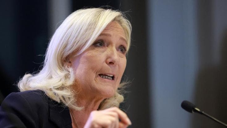 Il voltafaccia di Marine Le Pen: “Se sarò eletta all’Eliseo stop agli aiuti all’Ucraina”