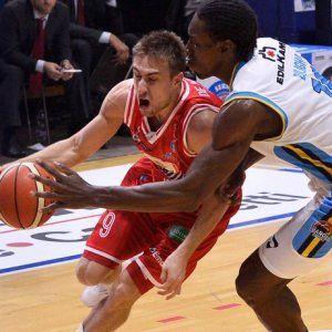 Basket, Cremona ferma l'allungo in vetta di Reggio Emilia