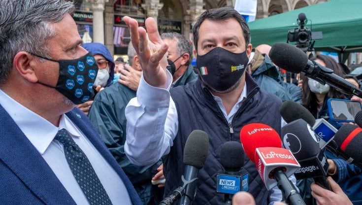 Migranti, da Salvini nuovo attacco alla maggioranza: "Sbarchi inaccettabili. Ho scritto a Draghi"