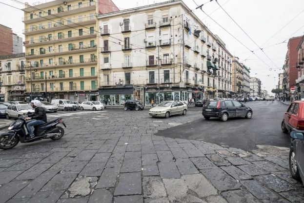 Arriva il Papa, strade asfaltate in tutta fretta e ultimi ritocchi alle transenne