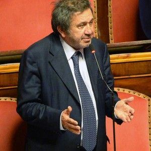 Caso Azzollini, il Pd dice no alla richiesta dei pm e Casson si autosospende dal gruppo