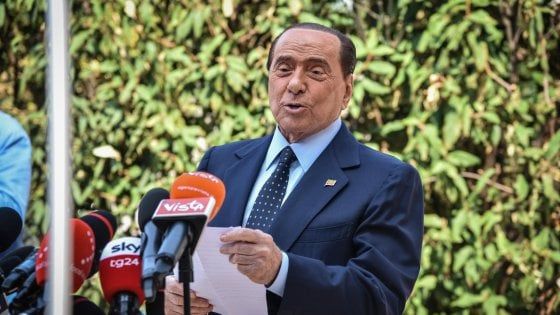 Compleanno con il Covid per Berlusconi, gli auguri di Forza Italia. "Vinci anche questa battaglia"
