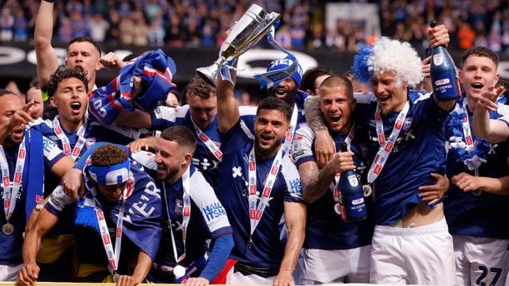 Ipswich, bentornato in Premier: la gloria con Bobby Robson, il declino, la rinascita e la doppia promozione