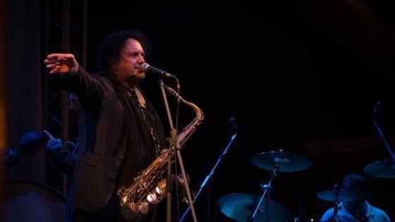 Ischia, al via i concerti di Sant’Angelo: sabato di grande musica con Enzo Avitabile