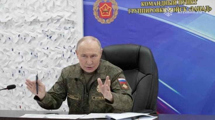 Putin in divisa alza il tiro e intima la resa al nemico. “I vostri capi corrotti”