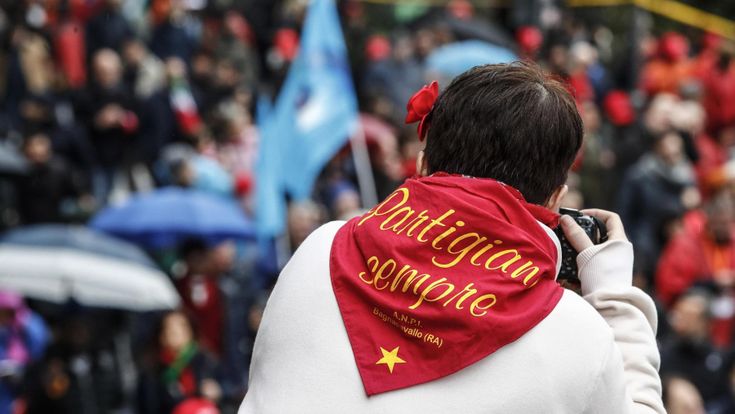 La piazza di Roma, uniti per un giorno: “Sciogliere le organizzazioni fasciste”