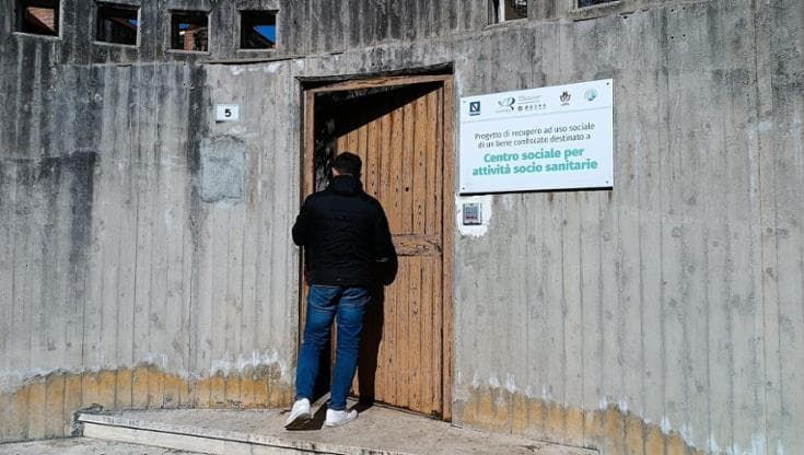 Casapesenna, raid contro comunità per minori: ragazzi dell'area penale aggrediti con bastoni e sassi