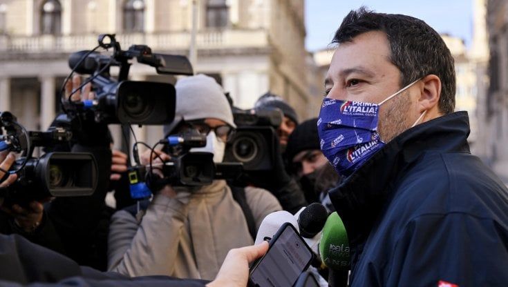 Borsino social 2021, chi sale e chi scende tra i politici: Salvini in caduta libera. La performance migliore è di Calenda, Renzi ultimo