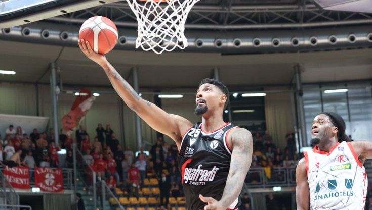 Basket, Serie A: Tortona ko, la Virtus Bologna sola in testa alla classifica