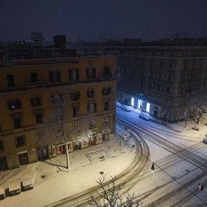 Temperature in picchiata e neve: gelo storico. Oggi scuole chiuse a Roma