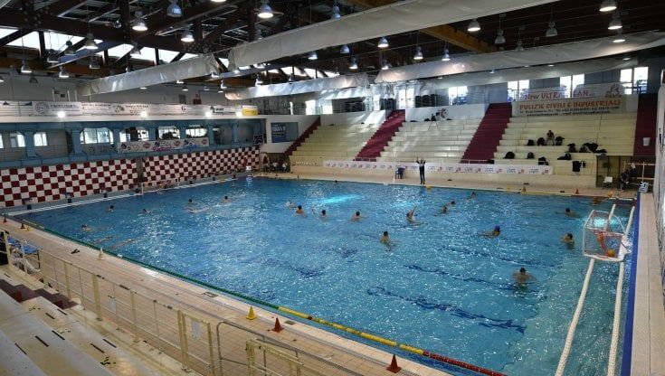 Sori, rischio crollo per la piscina comunale: chiude la struttura e l'attiguo supermercato