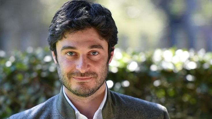 Lino Guanciale: “Porto in scena la delicatezza. In Italia solo macerie emotive e un’idea grottesca di virilità