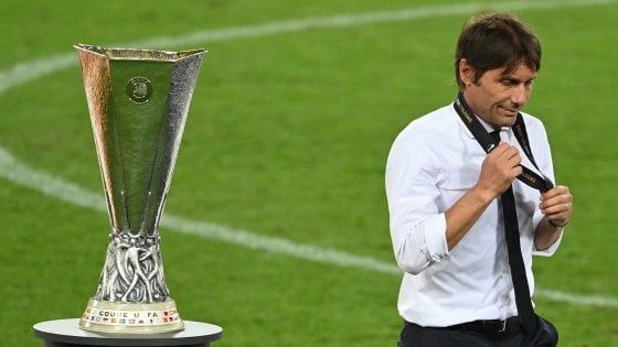 Michele Serra: "Conte è troppo...Conte. Dopo il triplete la quaresima ci stava, ma ora non esageriamo"