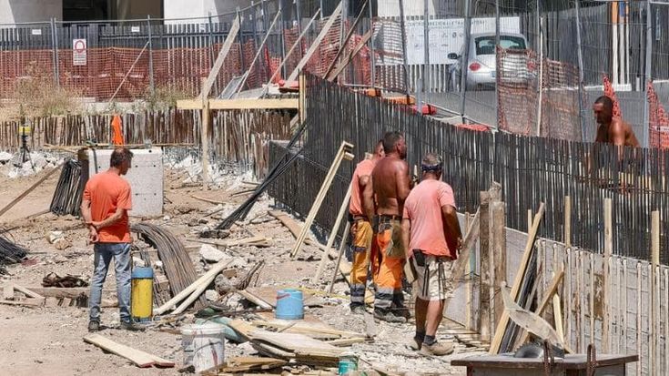 Cantieri aperti sotto il sole: per lo stop salva-caldo il primo giorno è una beffa