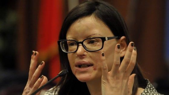 Lucia Annibali bacchetta Travaglio: "Legislatura nell'acido? Da non dire neanche per scherzo"