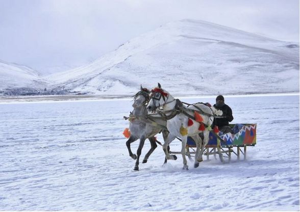 Turchia, la danza tra uomini e natura negli scatti di Ylmaz