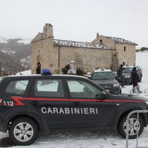 L'Aquila, confessano i ladri della reliquia di Wojtyla. "Il pezzo di stoffa? L'abbiamo buttato"