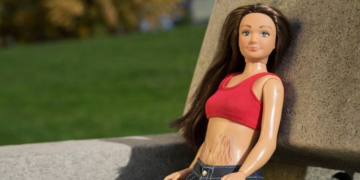 Basta Barbie, arriva Lammily: la bambola con la cellulite