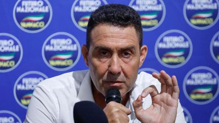 Gazebo, spille e bandiere: i soldi del merchandising di Fn alla fondazione della moglie di Vannacci