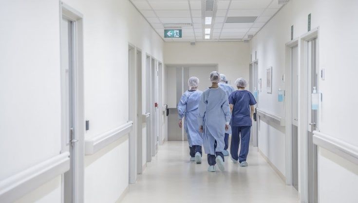 Studio: in Inghilterra due milioni di persone con sintomi persistenti dopo il Covid